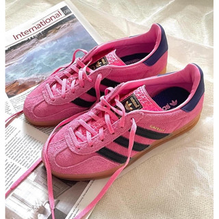 Giày sneaker