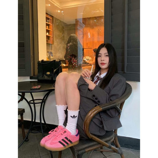 Giày sneaker