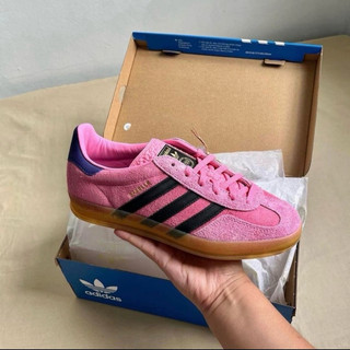 Giày sneaker