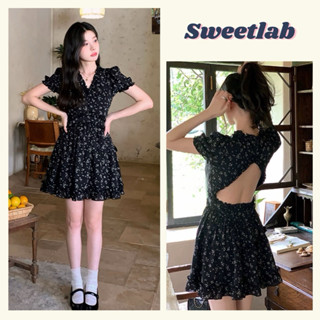 Đầm Hoa Nhí Hở Lưng Tay Phồng Dáng Xoè Màu Đen Hai Lớp Dày Dặn Sweetlab DHL