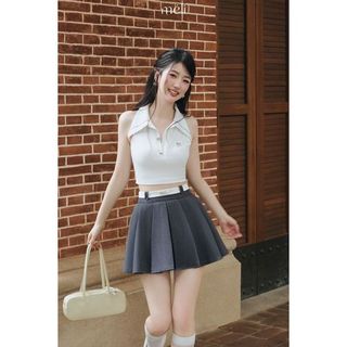 𝐾𝐴𝐼𝐴 𝑇𝑂𝑃 & 𝑅𝐸𝐺𝐼𝑁𝐴 𝑆𝐾𝐼𝑅𝑇 + Áo cotton chấm trắng dáng croptop + Chân váy ghi xước, xếp ly ngắn, cạp phối trắng đính chữ ki
