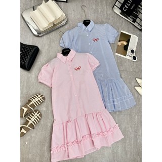 Váy Đầm Nữ Kẻ Dáng Babydoll Cổ Sơ Mi Họa Tiết Nơ Thêu Nổi Bo Tay Dáng Xòe Phối Vạt Viền Bèo Freesize