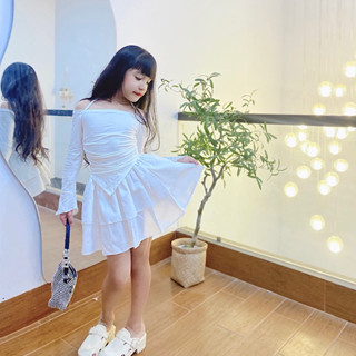 Bộ chân váy xếp ly và áo trễ vai cho bé 2 màu trắng ,đen ,dễ thương cho bé gái có size từ 7-35kg