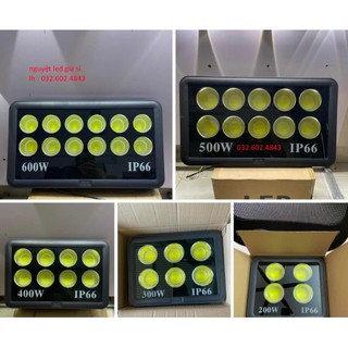 Đèn pha led ngoài trời 200-600 sáng sân bóng, hội trường, bến bãi kho sản xuất, bảo hành 2 năm