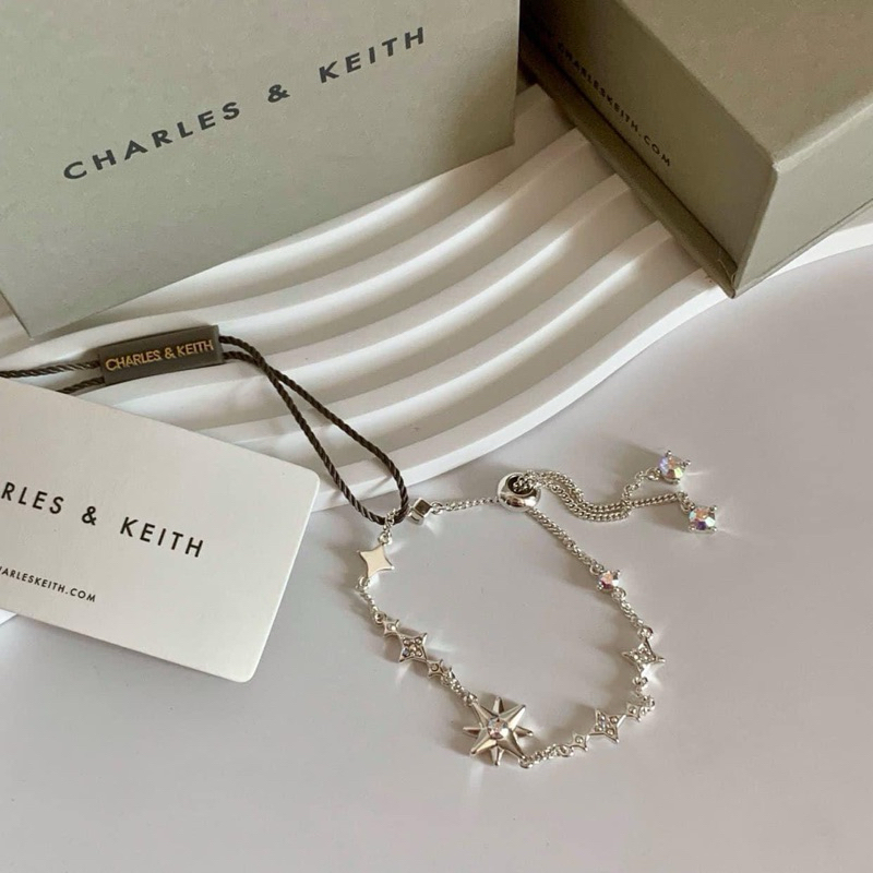 Vòng tay Charles&Keith