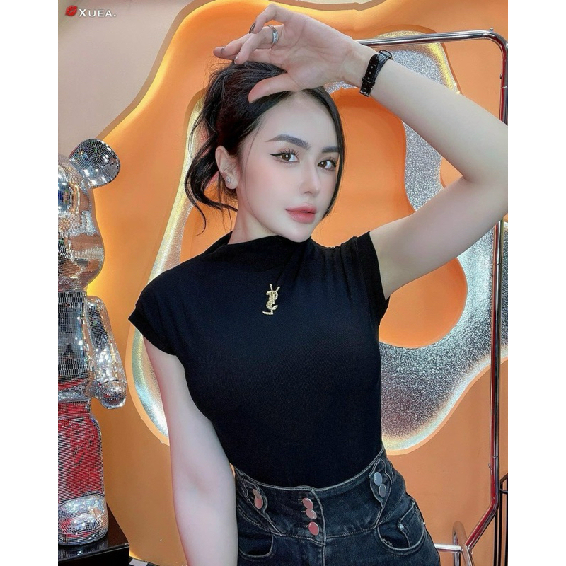 ÁO CỔ LỌ CROPTOP ĐÍNH HUY HIỆU VÀNG CHÓI SIÊU SANG TRỌNG LN VSL