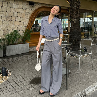 Sơ mi tay dài lụa bamboo sọc navy kẻ THEKAT.SHOP form vừa người chất liệu bamboo mềm mại, thoáng mát, ít nhăn