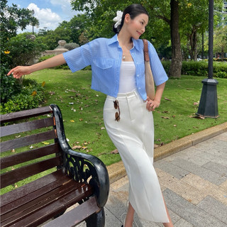 Sơ mi tay ngắn dáng crop sọc xanh kẻ trắng THEKAT.SHOP chất vải thoáng nhẹ, mát mẻ mùa hè rất thích hợp mặc khoác ngoài