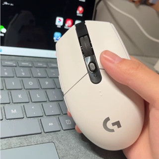 Chuột Máy Tính Không Dây Logitech G304 Lightspeed 25600 DPI 6 Phím tặng kèm Pin GP Alkanline LR6 1.5v. Nhà sản xuất: OEM