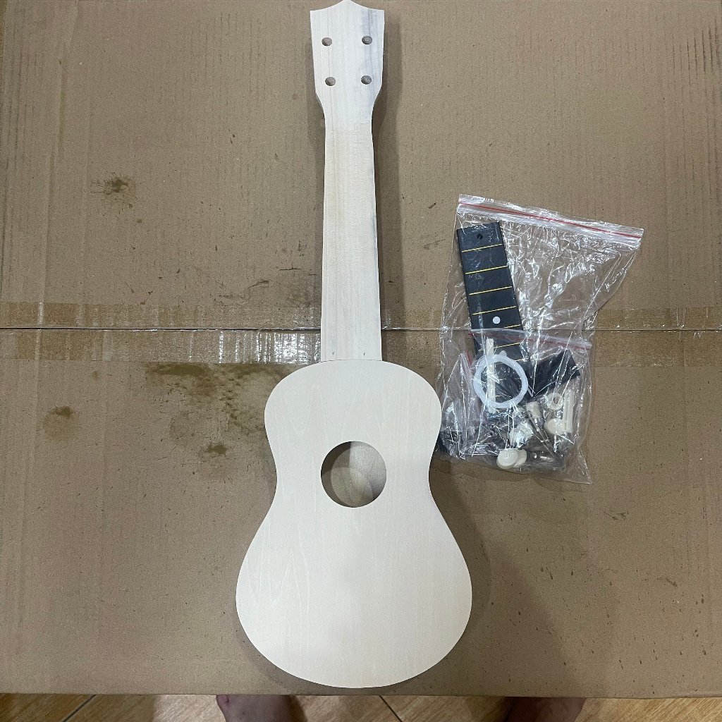 Đàn Ukulele soprano gỗ Mộc SM11