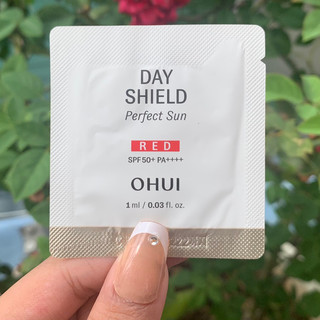 Gói Kem Chống Nắng Ohui Đỏ Cho Da Nhạy Cảm Và Da Sắc Tố Đỏ Ohui Day Shield Perfect Sun Red 1Ml