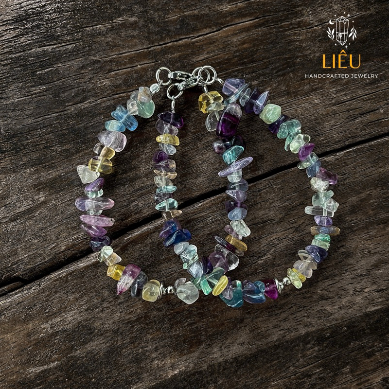 Vòng tay đá thô phối charm - Flourite