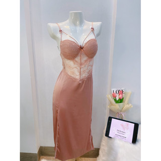váy ngủ lụa dáng dài xẻ tà