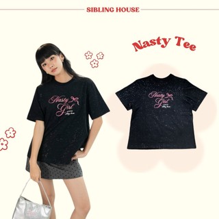 Mẫu mới 2024 Áo thun nữ form rộng tay ngắn cổ tròn điểm nhấn đính kim tuyến in chữ Nasty Tee - Sibling