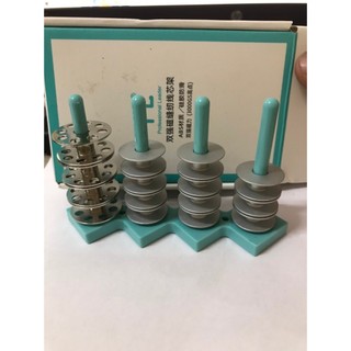 Giá để suốt gắn nam châm, dụng cụ đựng suốt chỉ 4 cột sử dụng trong ngành may mặc