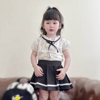 Set chân váy xếp ly kèm áo hoa nơ thêu Mila