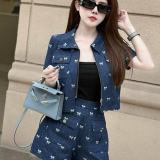  Set Bộ Bò Nữ Cộc Tay Áo Khoác Cổ Sơ Mi Khoá Kéo Đồng Cao Cấp Phối Quần Short Nữ Túi Hộp Hoạ Tiết Nơ Hottrend Sang Chảnh 