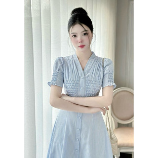 Váy kẻ cúc bọc