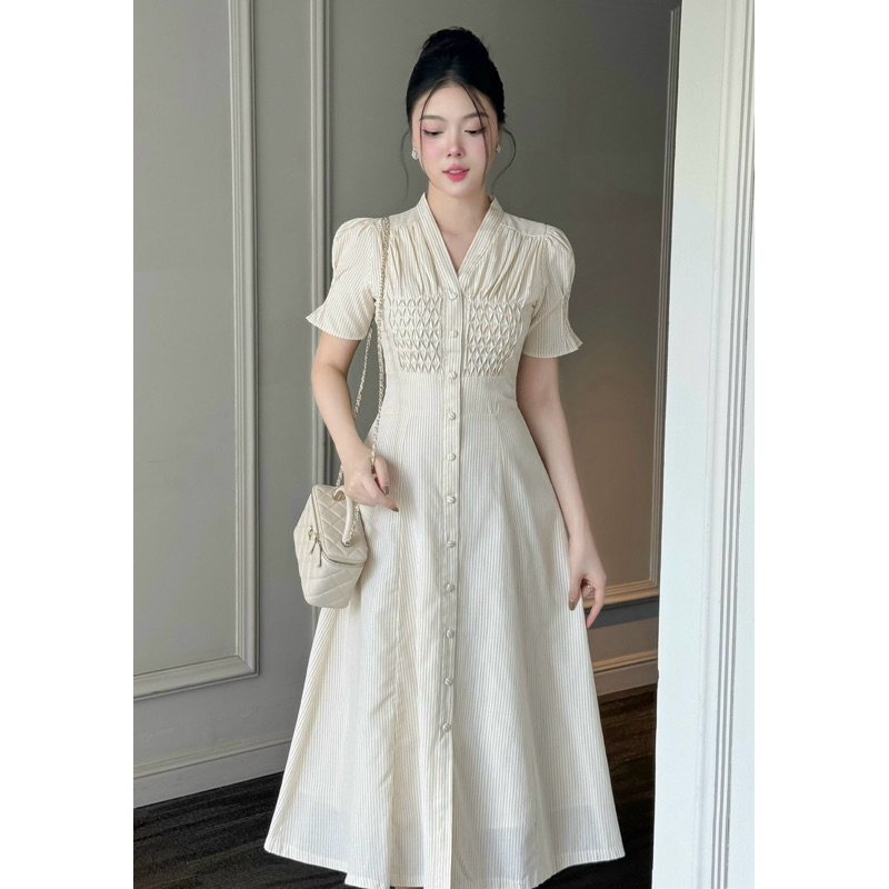 Váy kẻ cúc bọc