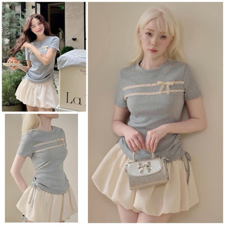  Áo Thun  Baby Tee Cổ Tròn Rút Eo Phối Ren Nơ Ngực Áo Thun Cộc Tay Ôm Body 