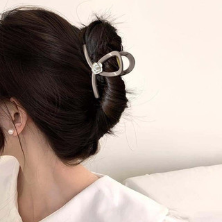 kẹp gắp cá mập gắn hoa xinh xinh