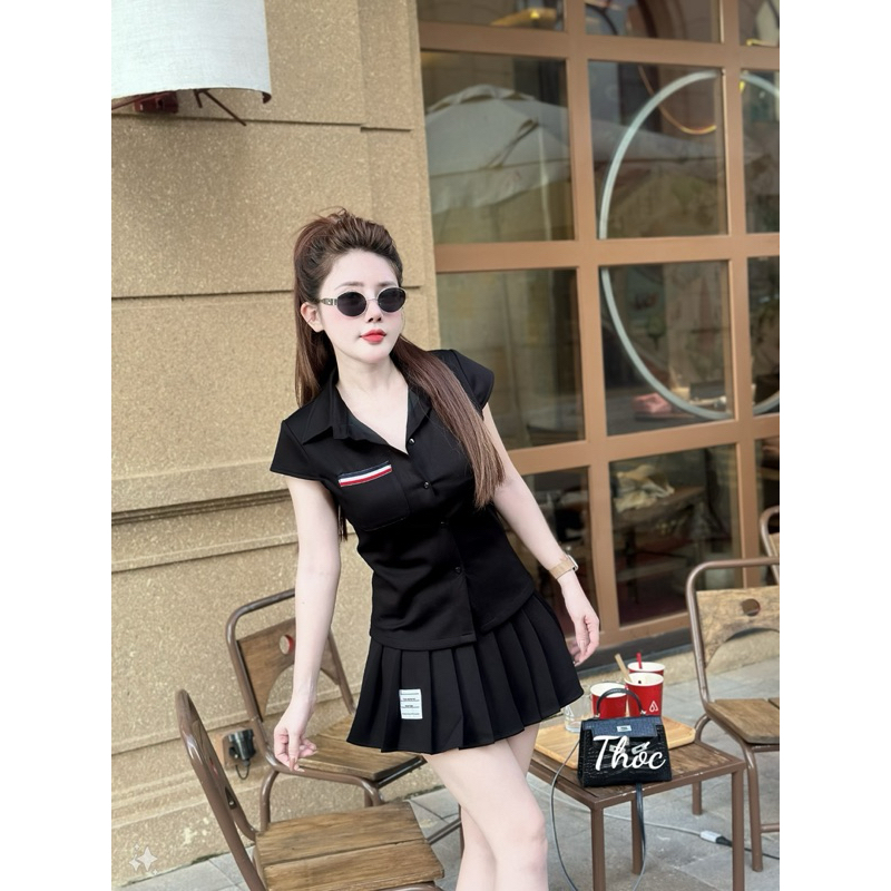 Set váy xếp ly mix áo sơ mi sát nách
