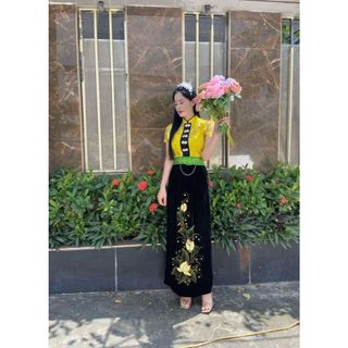 Trang phục dân tộc Thái hóa trang dân tộc biểu diễn