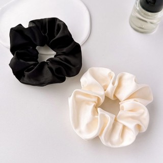 Combo 2 Scrunchies - cột tóc vải đen trắng sang chảnh