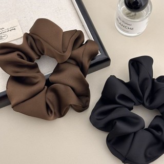 Combo 2 Scrunchies - cột tóc vải đen trắng sang chảnh