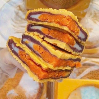 Bánh Trung Thu Mochi Trứng Muối Tan Chảy Thơm Ngon Bánh Mịn Dẻo