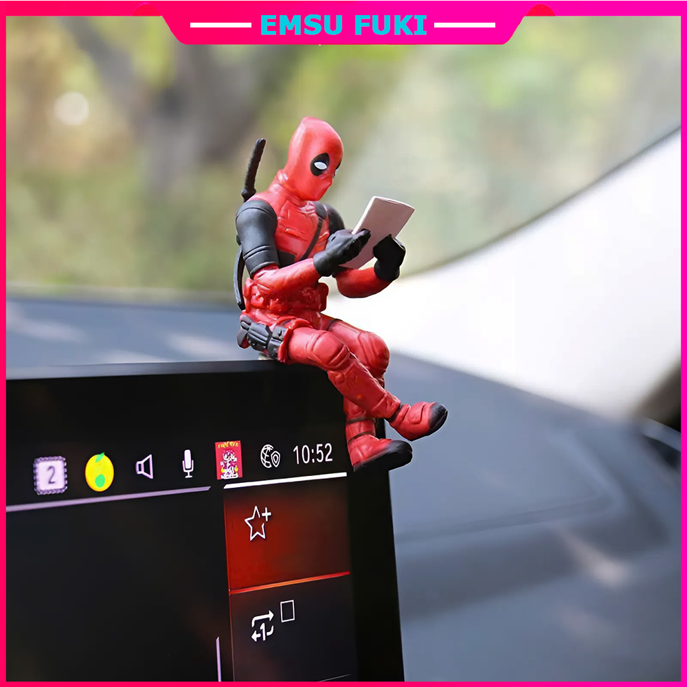 Mô Hình Trang Trí Bảng Điều Khiển Xe Ô Tô Nhân Vật Deadpool Kiểu Dáng Ngồi Cute - Kèm Tấm Dán