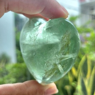 đá xanh green fluorite hình tim