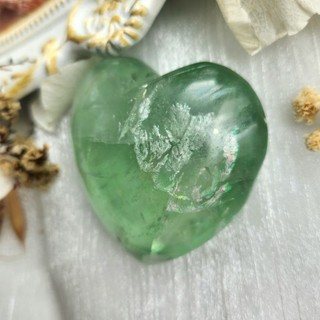 đá xanh green fluorite hình tim