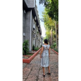 đầm da màu bạc co giãn