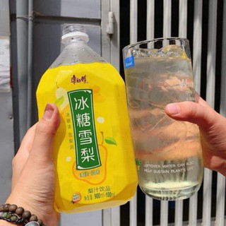 Chai 1 lít nước ép lê chưng đường phèn