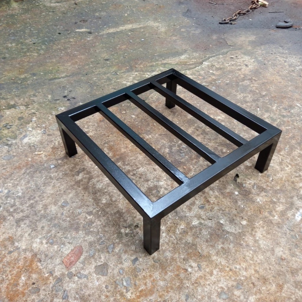 Kệ sắt vuông 30x30 để kê đồ đạc, kê chậu hoa,chậu cây cảnh, giá để rau sạch trong nhà và ngoài trời.