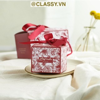 Hộp giấy tự gấp đựng quà tặng hình hộp vuông kèm Ruy băng Classy và quai xách nhựa cứng hoặc dù Q794