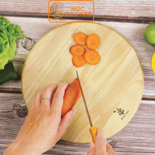 Thớt gỗ tròn hãng đức thành, thớt có khoen treo inox, chất liệu gỗ cao su bền đẹp - kích thước d30 x 1.8 cm - ms 01061