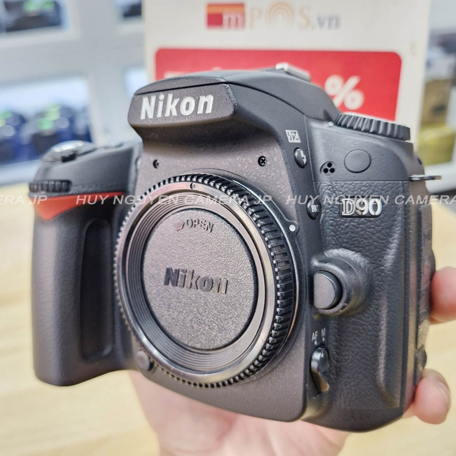 Máy ảnh Nikon D90 , Ống kính Nikon 18 55 AFs lấy nét tự động chụp chân dung phong cảnh rất nét.