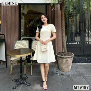 Đầm thiết kế cổ tròn viền ngọc đính nơ cổ BEMINE MT9197
