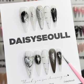  Nail box thiết kế y2k màu trắng gạo đen 