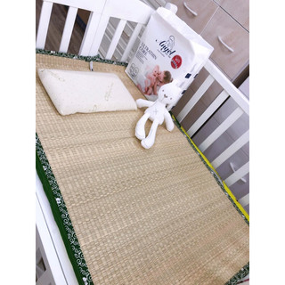 Chiếu trúc cho bé nằm thoáng mát lưng