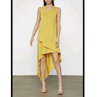 Đầm dáng đuôi dài BCBG