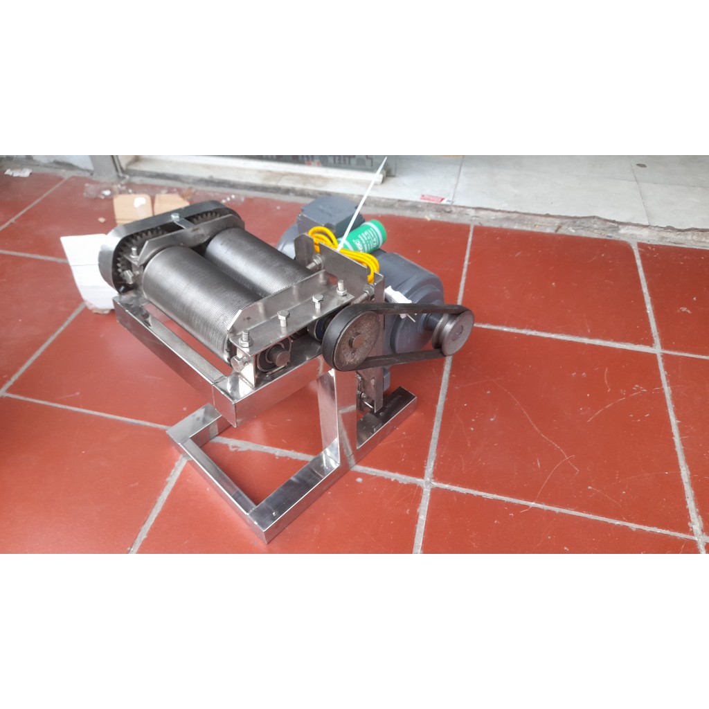 Máy cắt bì heo chạy điện sợi cắt như thái tay