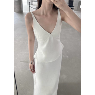 SET LINEN ÁO 2 DÂY CỔ V SIẾT EO TÔN DÁNG MIX CHÂN VÁY DÀI XẺ SAU DÁNG DÀI 94CM PHONG CÁCH SANG CHẢNH