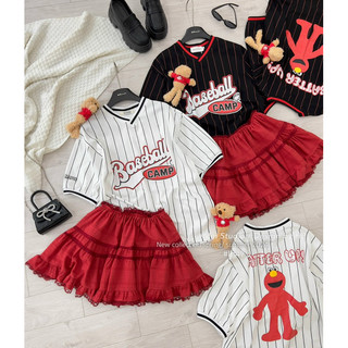 Set áo thun baseball kẻ cài gấu kèm chân váy đỏ min • melanie boutique