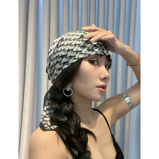 Khăn turban lụa vuông in hoa size 70x70cm - Maben