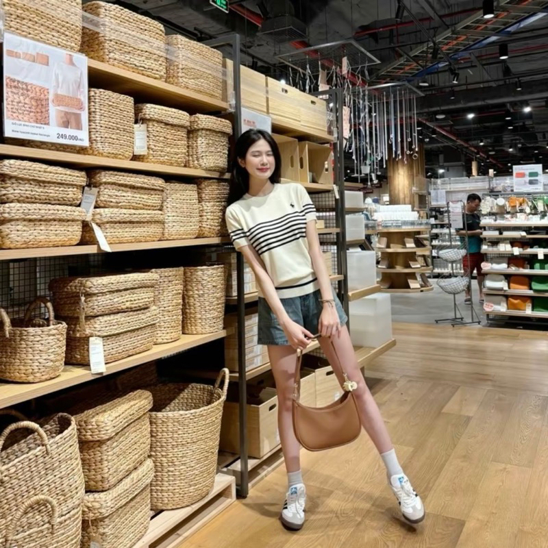 Áo Thun Nữ Cổ Tròn Sọc Dệt Kim Thêu Hình Ngựa Phong Cách Trẻ Trung Hàn Quốc_A1K13 | BigBuy360 - bigbuy360.vn