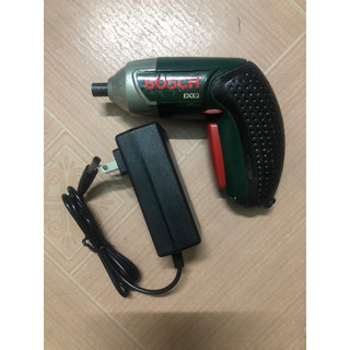 máy vặn vít tốc chạy chậm( máy - pin thay mới-sạc 220v)tặng kèm pin xê cua