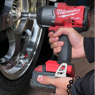 Máy siết bulong m18 fhiw2f12 milwaukee